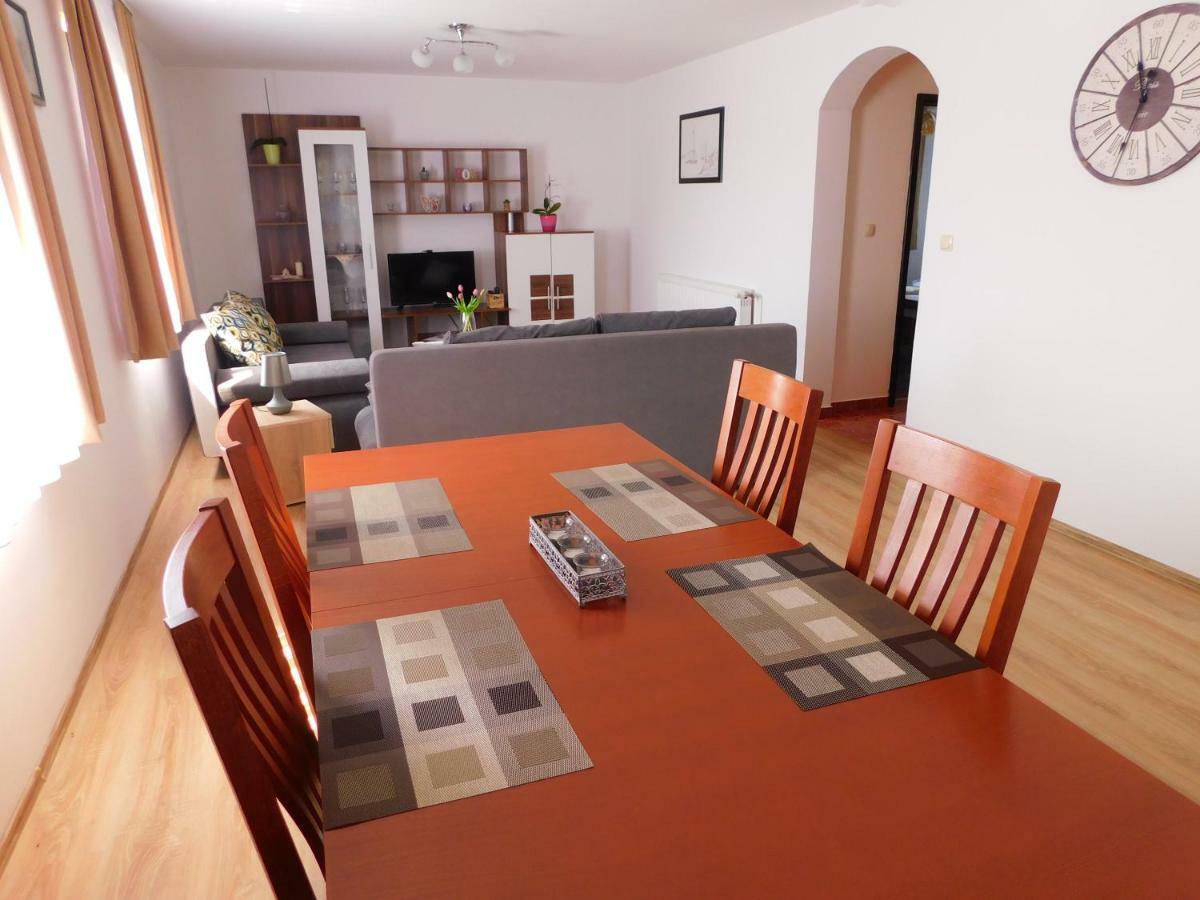 Apartment Petrovic 슬루니 외부 사진